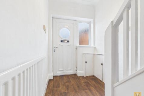 Frome Avenue, Great Moor, Stockport, SK2 7PT photo 3