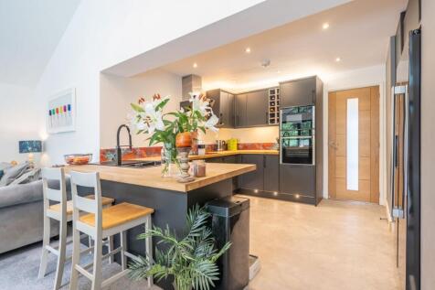 OPEN PLAN LIVING AREA