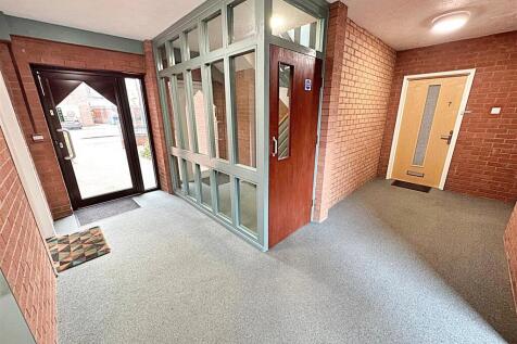 COMMUNAL ENTRANCE