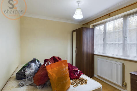 CAM03524G0-PR0054-STILL002