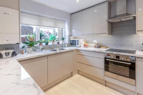 Kitchen 1.jpg