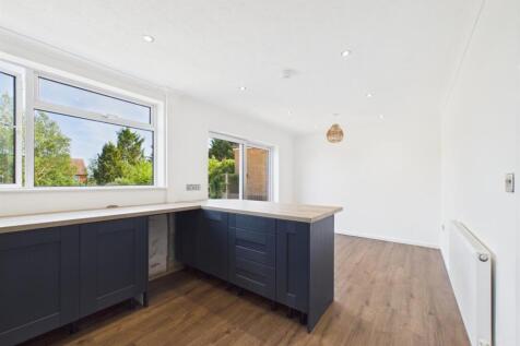 LE16, Knoll Street, Market Harborough photo 3