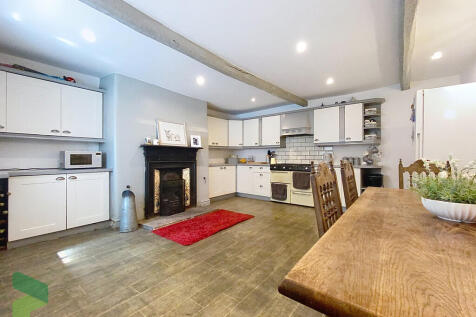 Fitted Dining Kit...