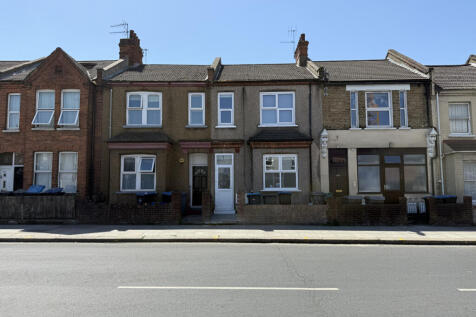 4 bed terraced house to rent High Road, Willesden