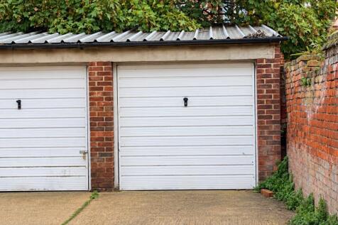 Garage Ashburnham Road photo 2