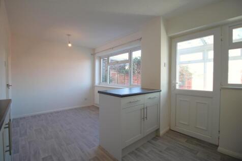 CHAUCER CLOSE, NEWPORT PAGNELL - MK16 photo 4