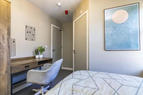 Foster St // 6 Bed // 6 Bath // All Ensuites // JUNE 2027 photo 3
