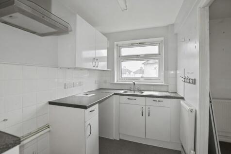 Flat 5, 45 Grove Road, Bexleyheath, Kent, DA7 6AX
