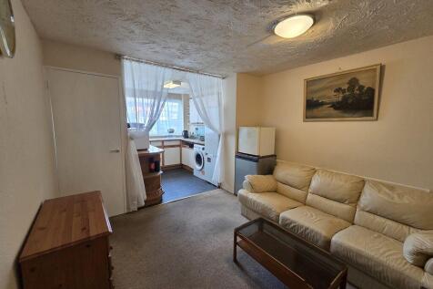 Dining room &amp; Kitchen 