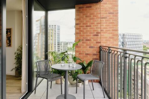 Apex Avenue, London photo 3
