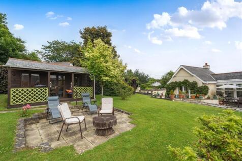 Side Garden and Summerhouse