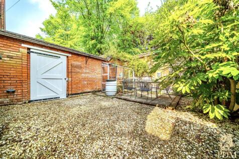 25044- 20 Arlington Drive_013.jpg