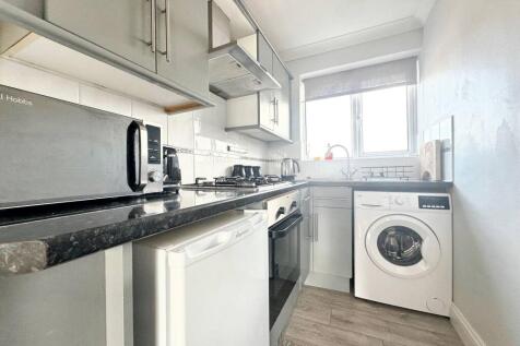 Ambleside Avenue, Telscombe Cliffs, BN10 7LT photo 3