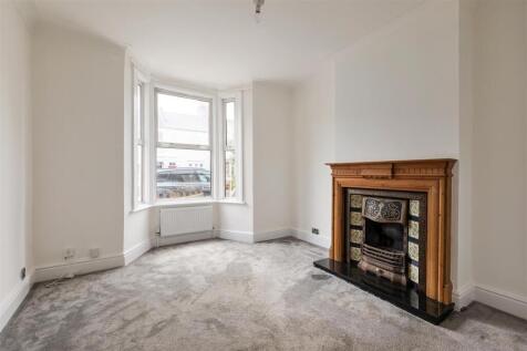 Maybank Road, E18