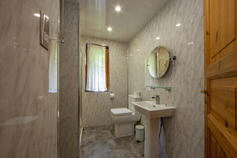 1Z6E0833 carrick bathroom