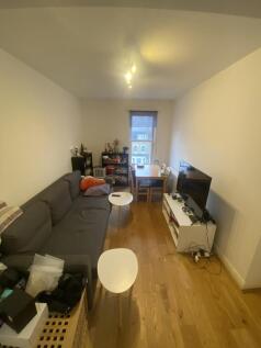 One double bedroom flat close to transport &amp; shop