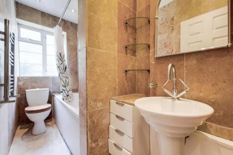 9. Bathroom.jpg