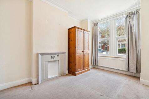 79 Park Road, Colliers Wood reception 2.jpg
