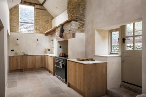 27 - Long Cottage - GL54 4AF - Web.jpg