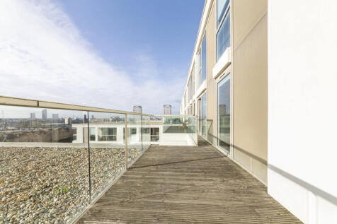 Lanterns Way, Canary Wharf photo 2