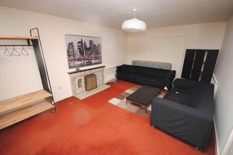 3-bed house on Ashleigh Drive, Loughborough, £1,170/mo