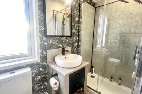 8ww Main Shower Room