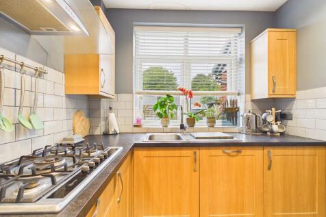 Guildford Grove - EweMove - Kitchen