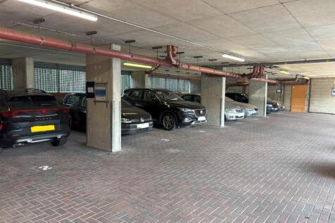 tow bed to let- Barrain London