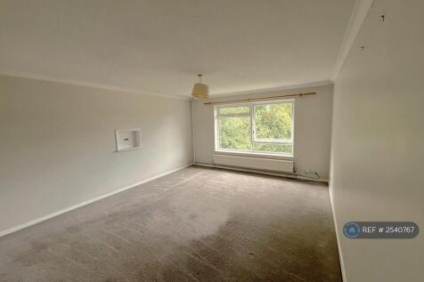 Rosefield Road, Staines-Upon-Thames, TW18 photo 2