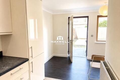 4 bed 2 bath house for rent, Bow, E3