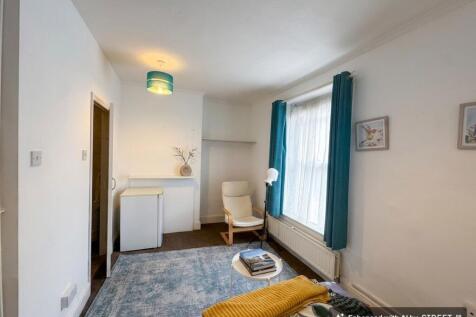Spacious front facing room