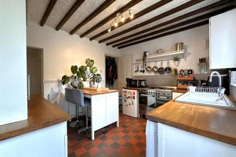 Beamed Dining Kitchen 011