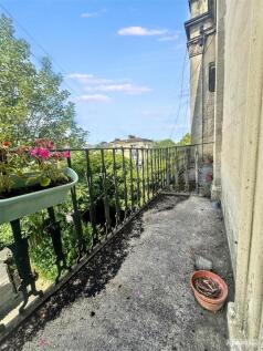 Private balcony with lovely leafy views...