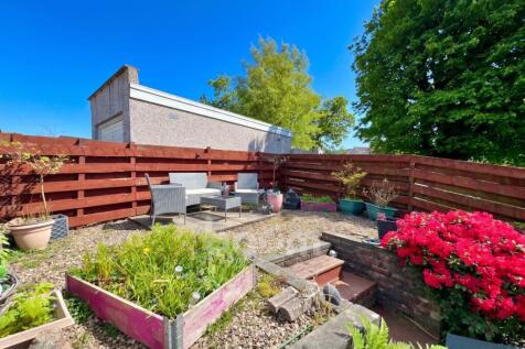 Crummock Gardens, Beith rear garden pic