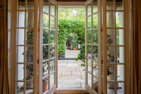 10 bed, 10 bath Detached in London - Photo 33