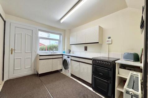 Loadingbank Court, Kilbirnie kitchen