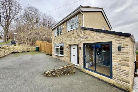 EXTERNAL FRONT AND DRIVEWAY