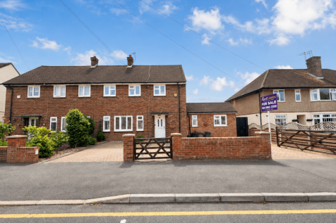4 bed semi-detached house for sale Ashwood Avenue