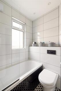 Selwyn Avenue, E4
