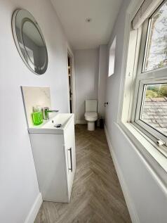 STUNNING NEWLY REFURBISHED STUDIO WITH EN-SUITE – CROSBY STREET, DE22 NW photo 4