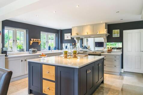 Elegant Kitchen with striking contrast