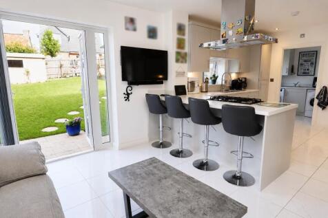 Kitchen:Family room