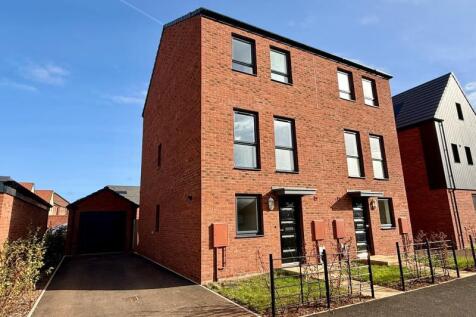 3-bed semi-detached on Hutchinson Road, Yate, Bristol, £1,750/mo