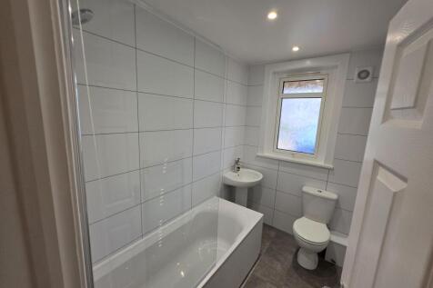 Windsor Crescent, Maddiston, FK2 photo 3