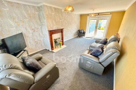 Erskinefuald Road, Linwood lounge