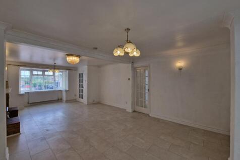 Byfleet Close, Bilston, WV14 photo 3