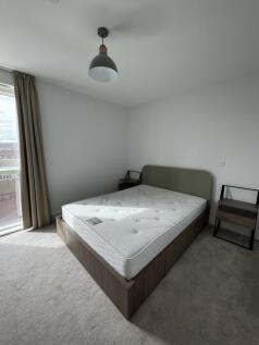 3 Joseph Huntley Walk, Reading photo 4