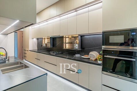 33nd Floor Premium Residence 3 Bedroom Condo For Sale - UC88, BKK1, Phnom Penh