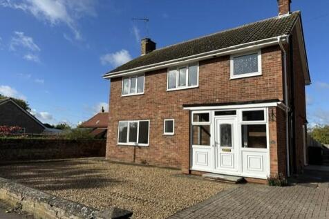 3-bed detached on High Street, Haddenham, £1,425/mo