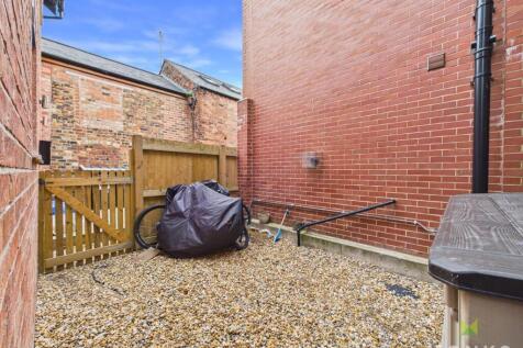 CAM01420G0-PR0989-STILL013.jpg